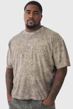 Plus Oversized Boxy Gothic Text Washed T-shirt | BoohooMAN UK