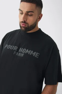 Plus Oversized Extended Neck Pour Homme Puff Print T-Shirt | BoohooMAN UK