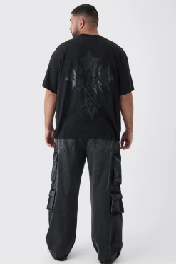 Plus Oversized Extended Neck Worldwide Gothic Cross Print T-Shirt | BoohooMAN UK