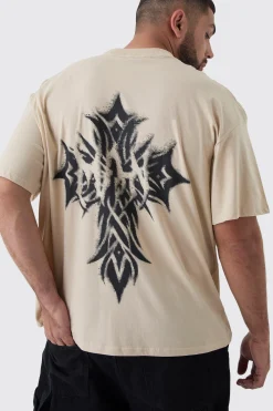 Plus Oversized Extended Neck Worldwide Gothic Cross Print T-Shirt | BoohooMAN UK