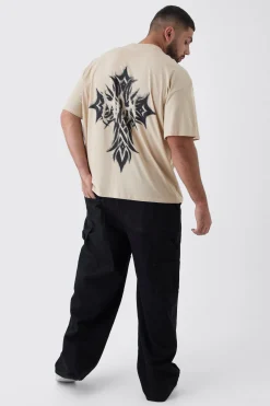 Plus Oversized Extended Neck Worldwide Gothic Cross Print T-Shirt | BoohooMAN UK