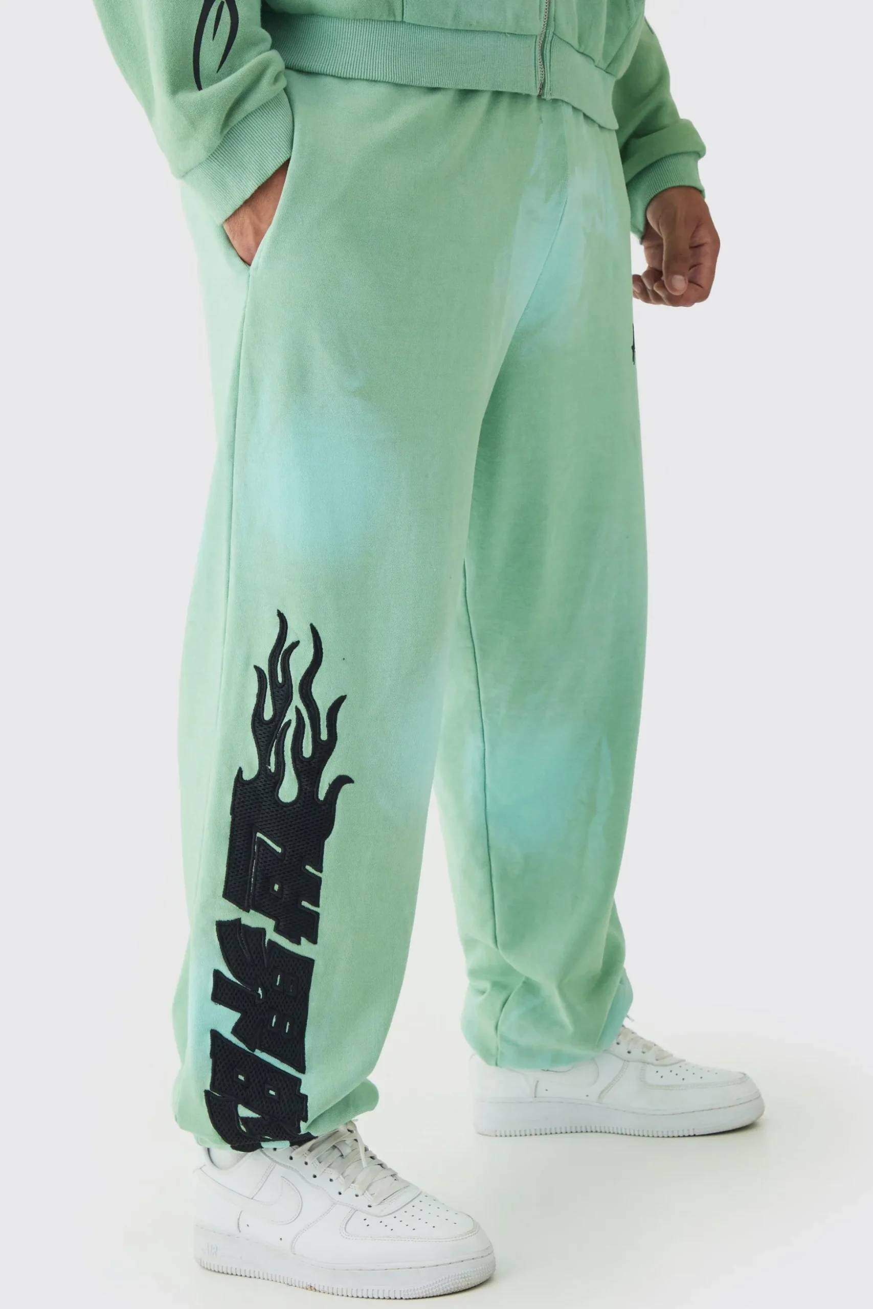 Plus Oversized Heavy Washed Applique Jogger | BoohooMAN UK