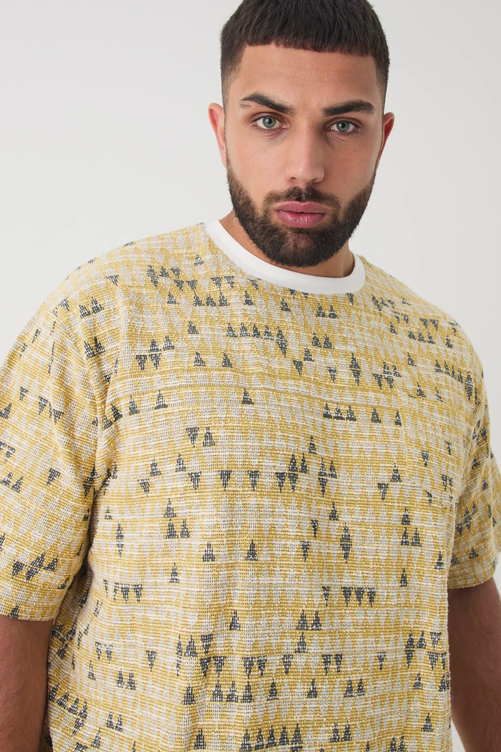 Plus Oversized Jacquard Geo T-shirt | BoohooMAN UK