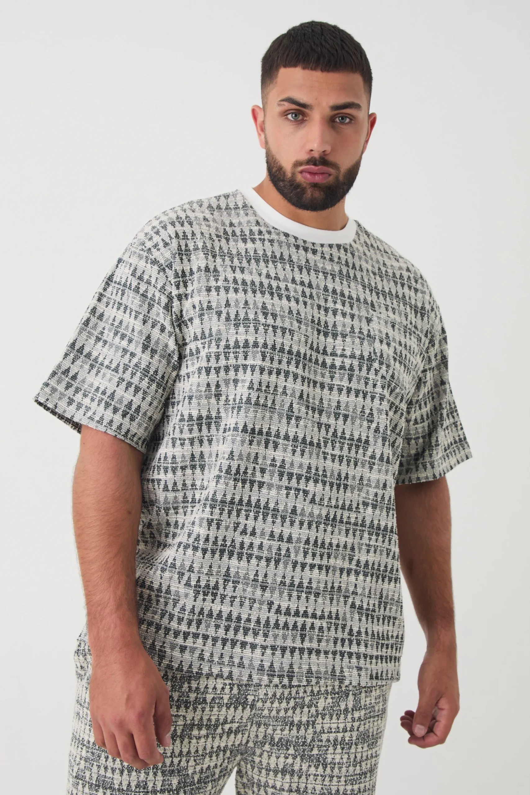Plus Oversized Jacquard Geo T-shirt | BoohooMAN UK