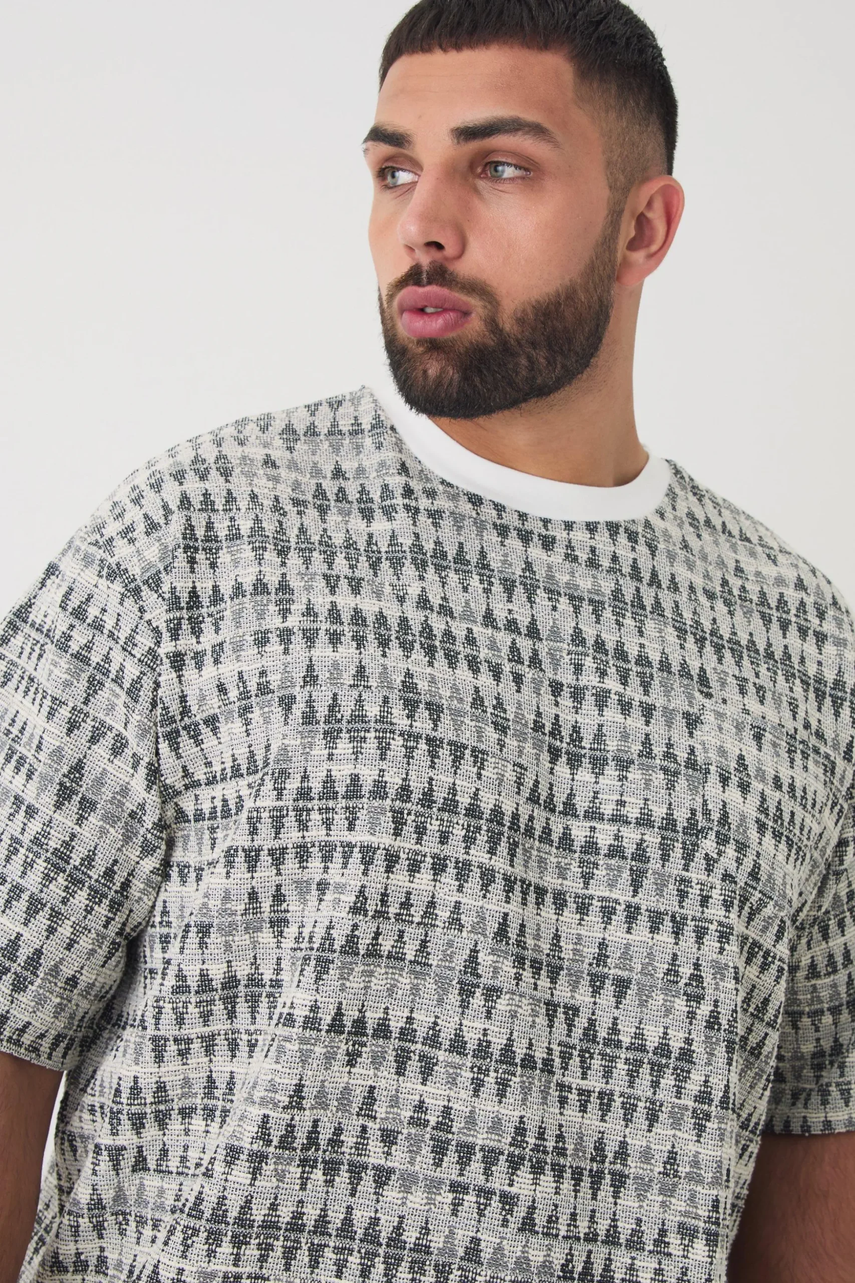 Plus Oversized Jacquard Geo T-shirt | BoohooMAN UK