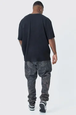 Plus Oversized Marble Heart Graphic T-shirt | BoohooMAN UK