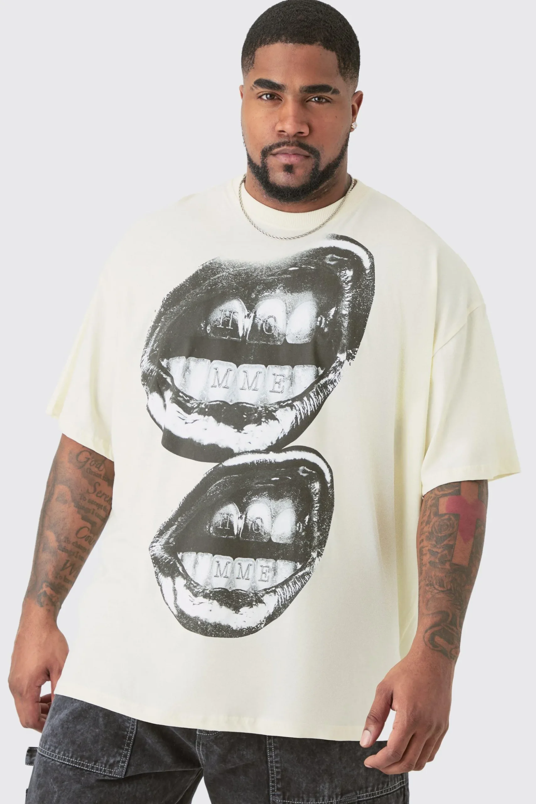 Plus Oversized Metallic Homme Lips Print T-shirt In Ecru | BoohooMAN UK