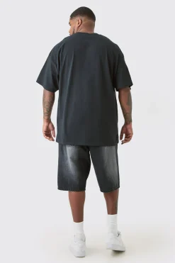 Plus Oversized Mickey Mouse License T-shirt In Black | BoohooMAN UK