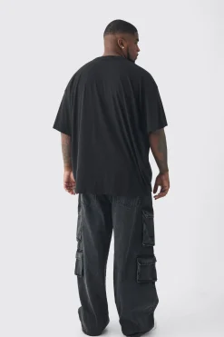Plus Oversized Tupac License Print T-Shirt | BoohooMAN UK