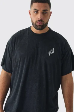 Plus Oversized Washed Cross Embroidered T-Shirt | BoohooMAN UK