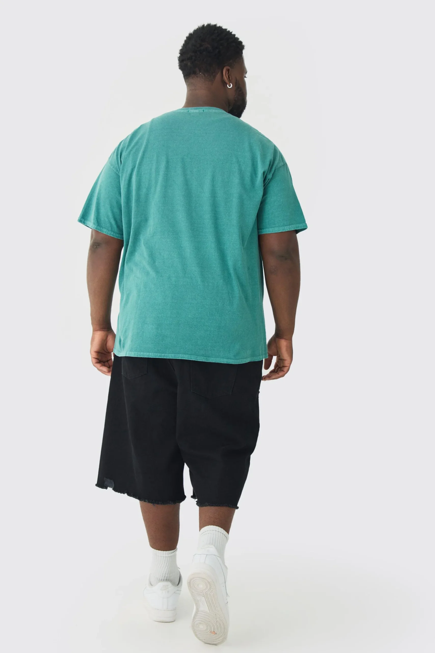 Plus Oversized Washed Dove Graphic T-shirt | BoohooMAN UK
