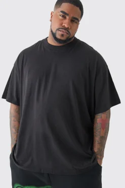 Plus Oversized World Tour Puff Back Print T-shirt In Black | BoohooMAN UK