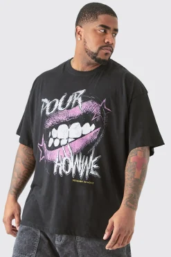 Plus Pour Homme Lips Graphic T-shirt In Black | BoohooMAN UK