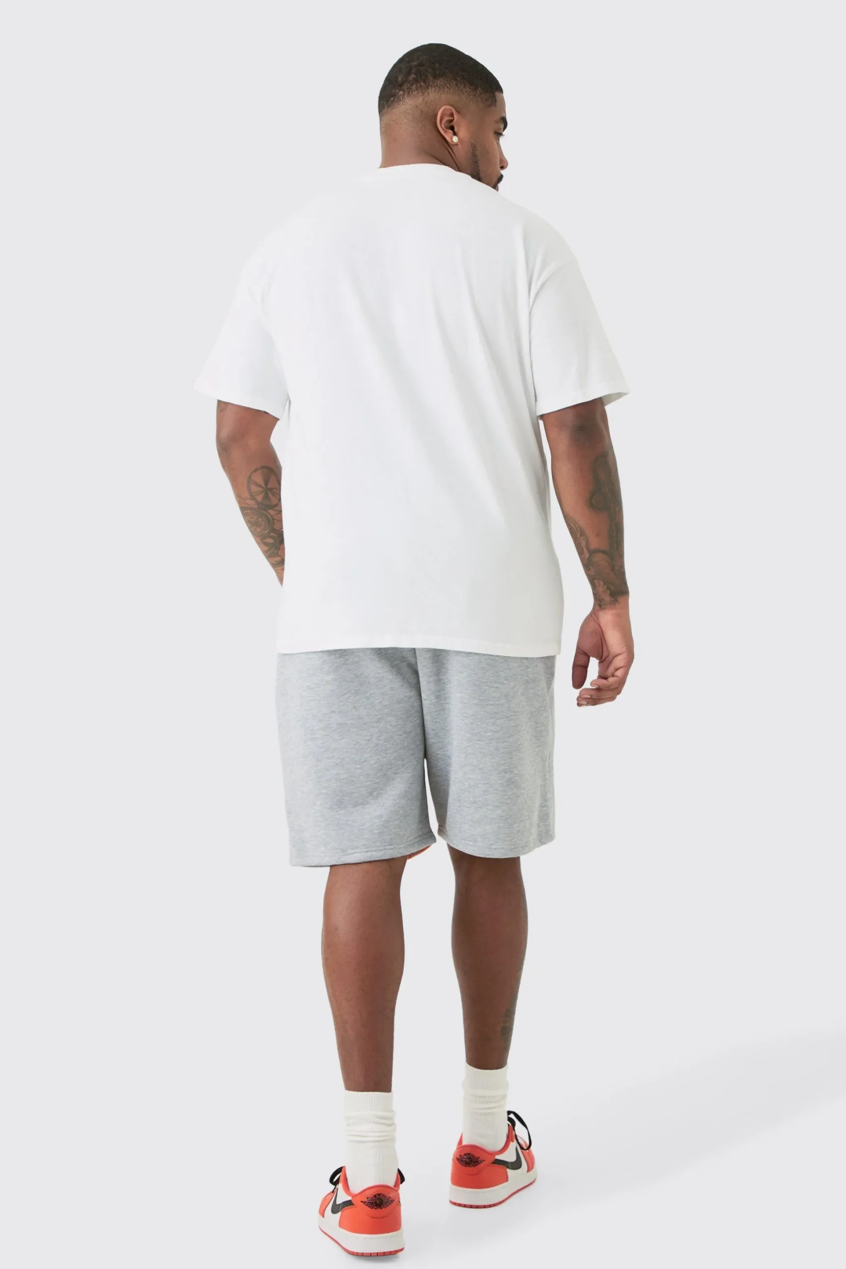 Plus Relaxed Gothic Man Graffiti Spray Short | BoohooMAN UK