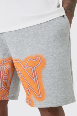 Plus Relaxed Gothic Man Graffiti Spray Short | BoohooMAN UK