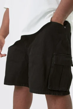 Plus Rigid Denim Relaxed Fit Cargo Shorts In Black | BoohooMAN UK