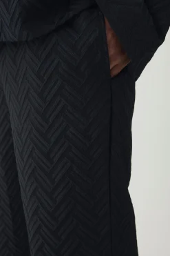 Plus Tonal Geo Smart Straight Trouser | BoohooMAN UK