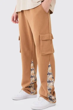 Regular Fit Camo Gusset Cargo Jogger | BoohooMAN UK