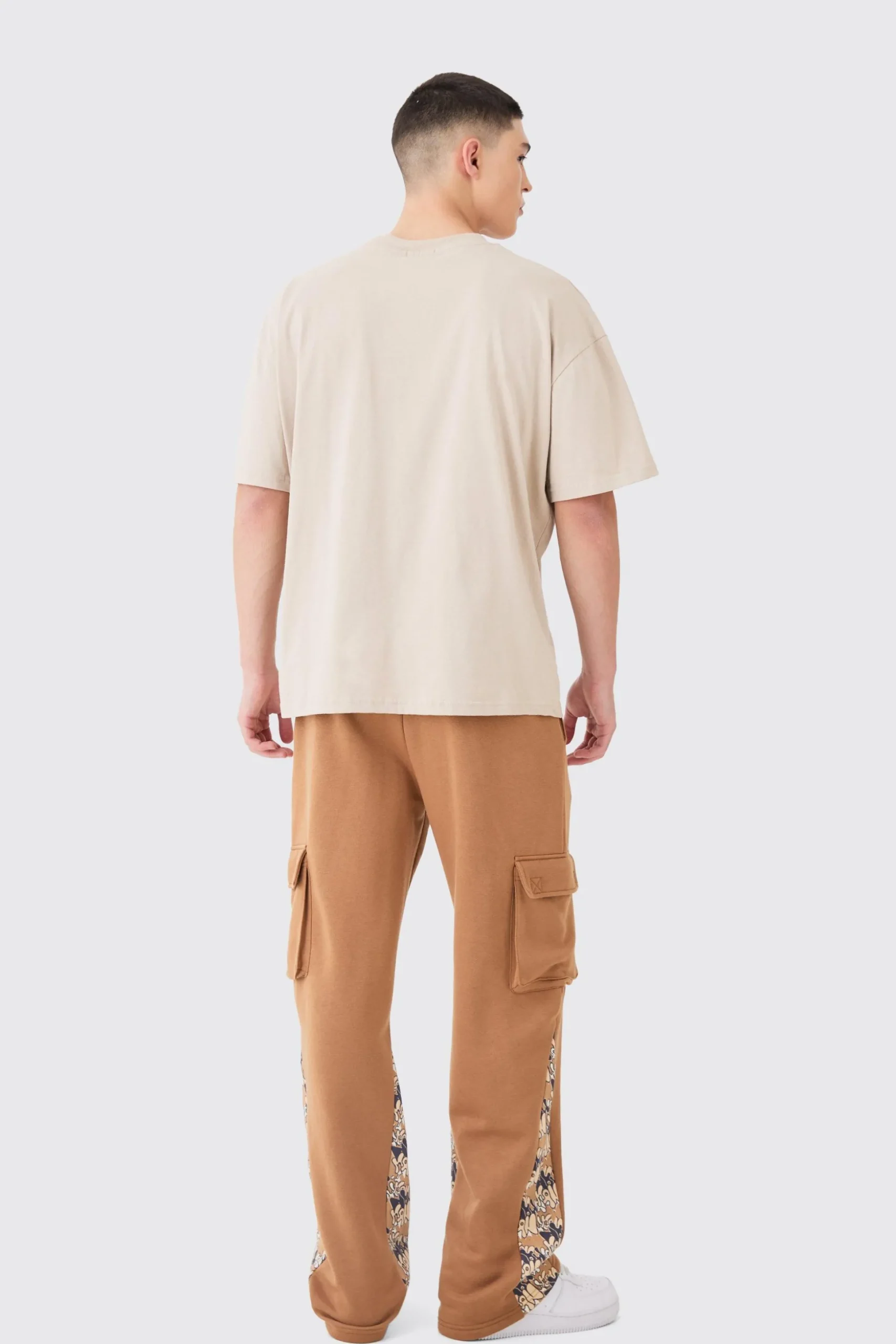Regular Fit Camo Gusset Cargo Jogger | BoohooMAN UK