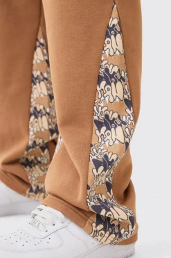 Regular Fit Camo Gusset Cargo Jogger | BoohooMAN UK