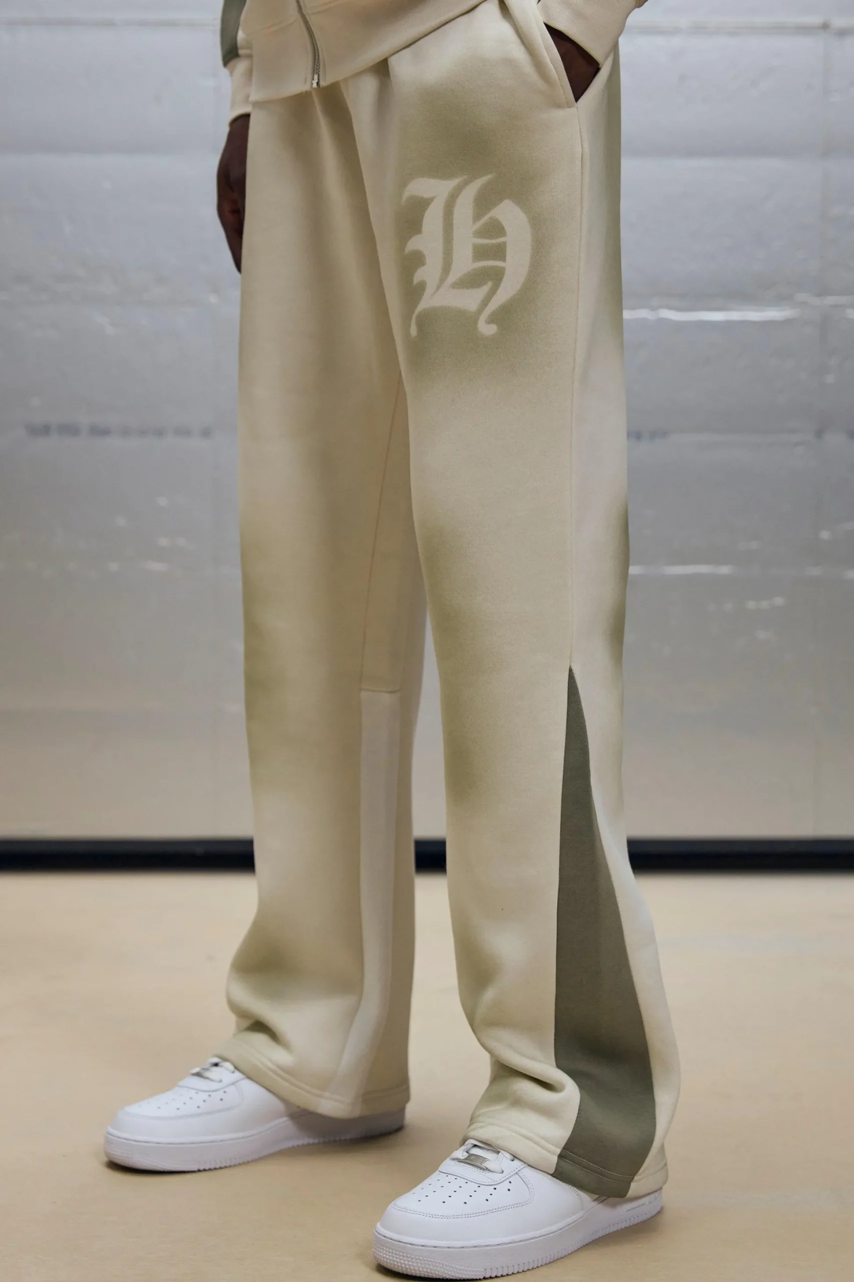 Regular Fit Gusset Panel Washed Stencil Spray Joggers | BoohooMAN UK