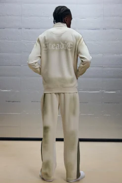 Regular Fit Gusset Panel Washed Stencil Spray Joggers | BoohooMAN UK