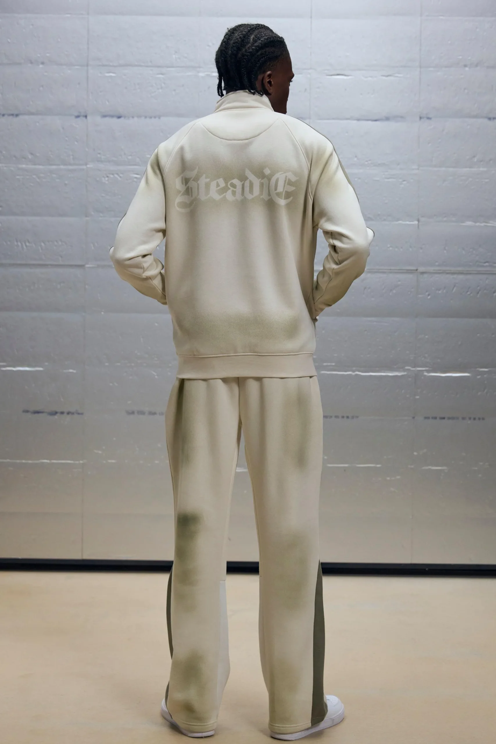 Regular Fit Gusset Panel Washed Stencil Spray Joggers | BoohooMAN UK