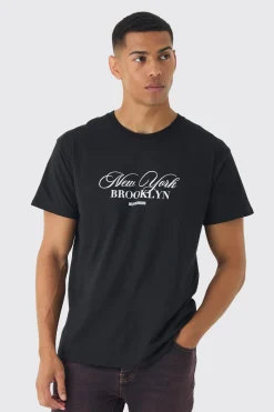 Regular Fit New York Script Graphic T-Shirt | BoohooMAN UK