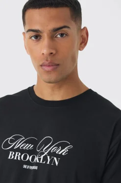 Regular Fit New York Script Graphic T-Shirt | BoohooMAN UK