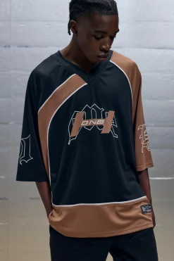 Regular Fit V Neck Mesh Graphic T-Shirt | BoohooMAN UK