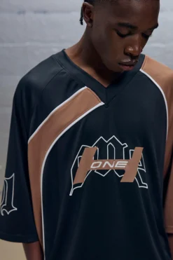 Regular Fit V Neck Mesh Graphic T-Shirt | BoohooMAN UK