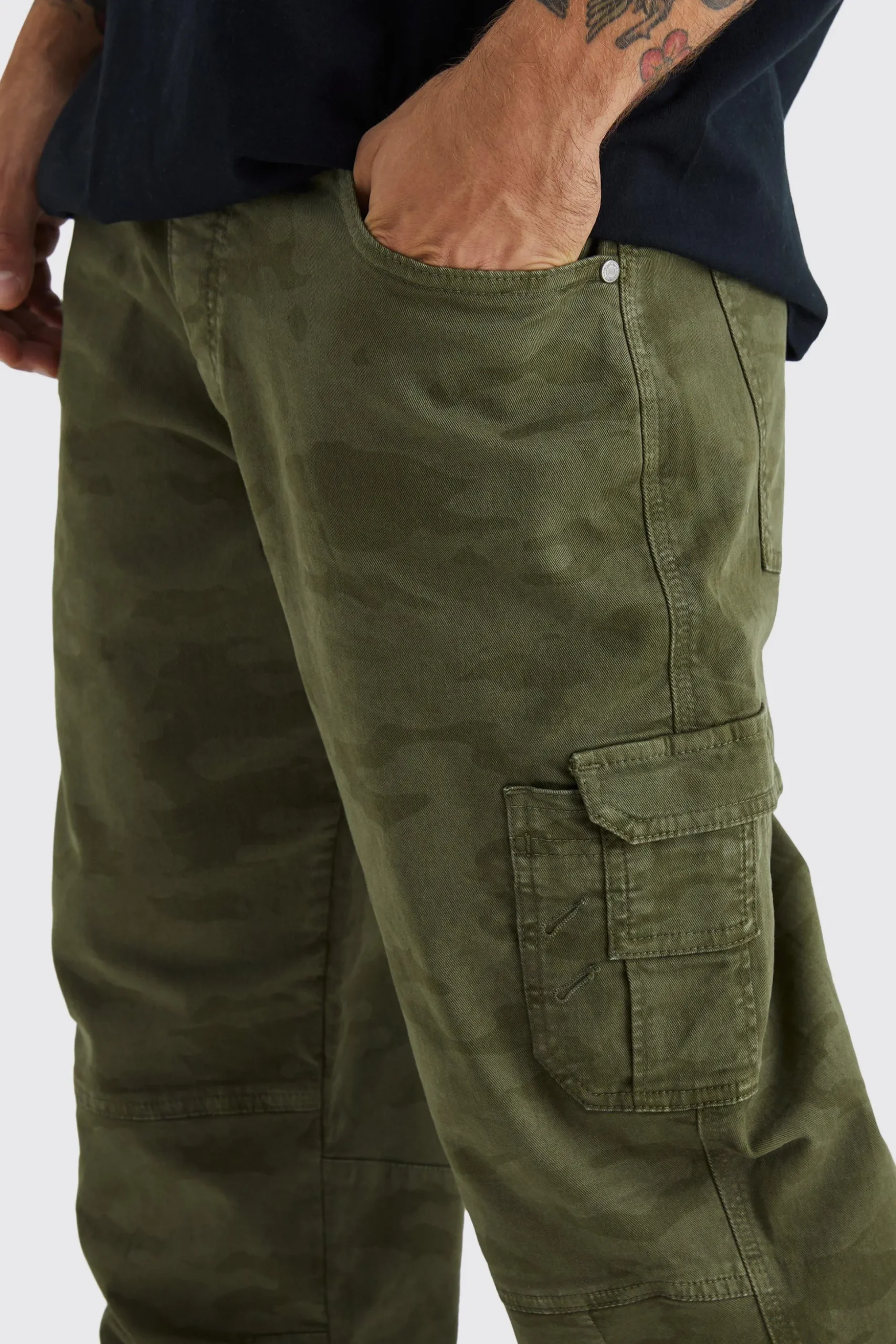 Relaxed Carpenter Camo Cargo Trouser | BoohooMAN UK