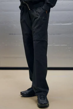 Relaxed Fit Crinkle Nylon Panelled Zip Off Trousers | BoohooMAN UK
