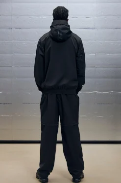 Relaxed Fit Crinkle Nylon Panelled Zip Off Trousers | BoohooMAN UK