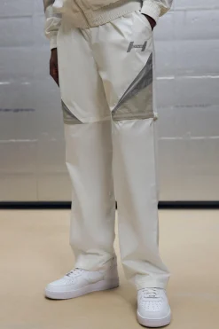 Relaxed Fit Crinkle Nylon Panelled Zip Off Trousers | BoohooMAN UK