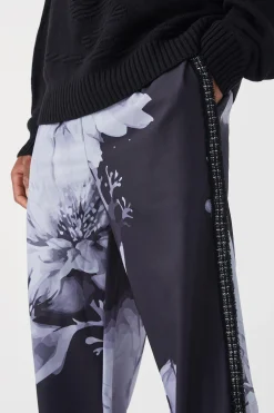 Relaxed Fit Elastic Waist Side Tape Trouser | BoohooMAN UK