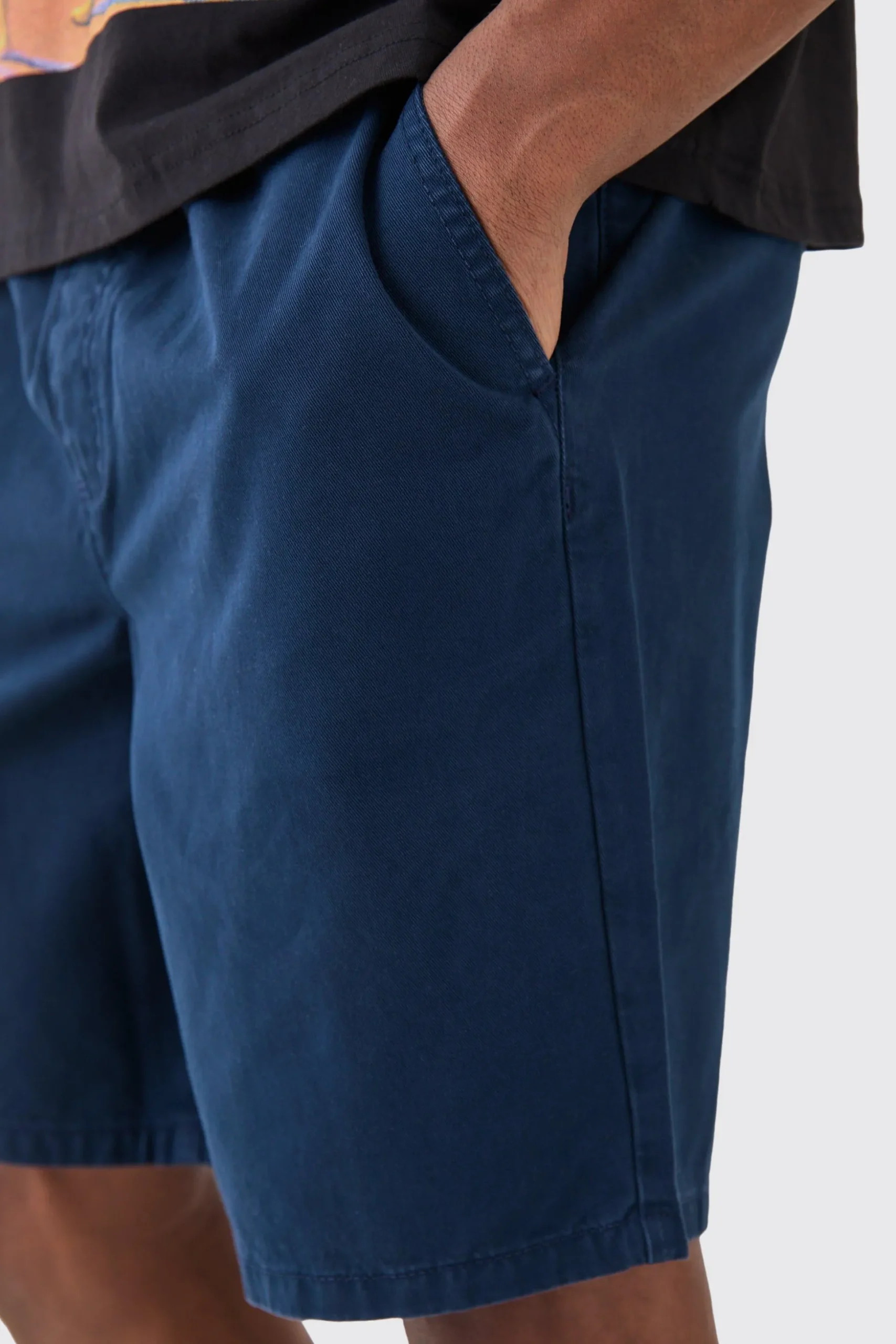 Relaxed Fit Elasticated Waist Chino Shorts In Navy | BoohooMAN UK