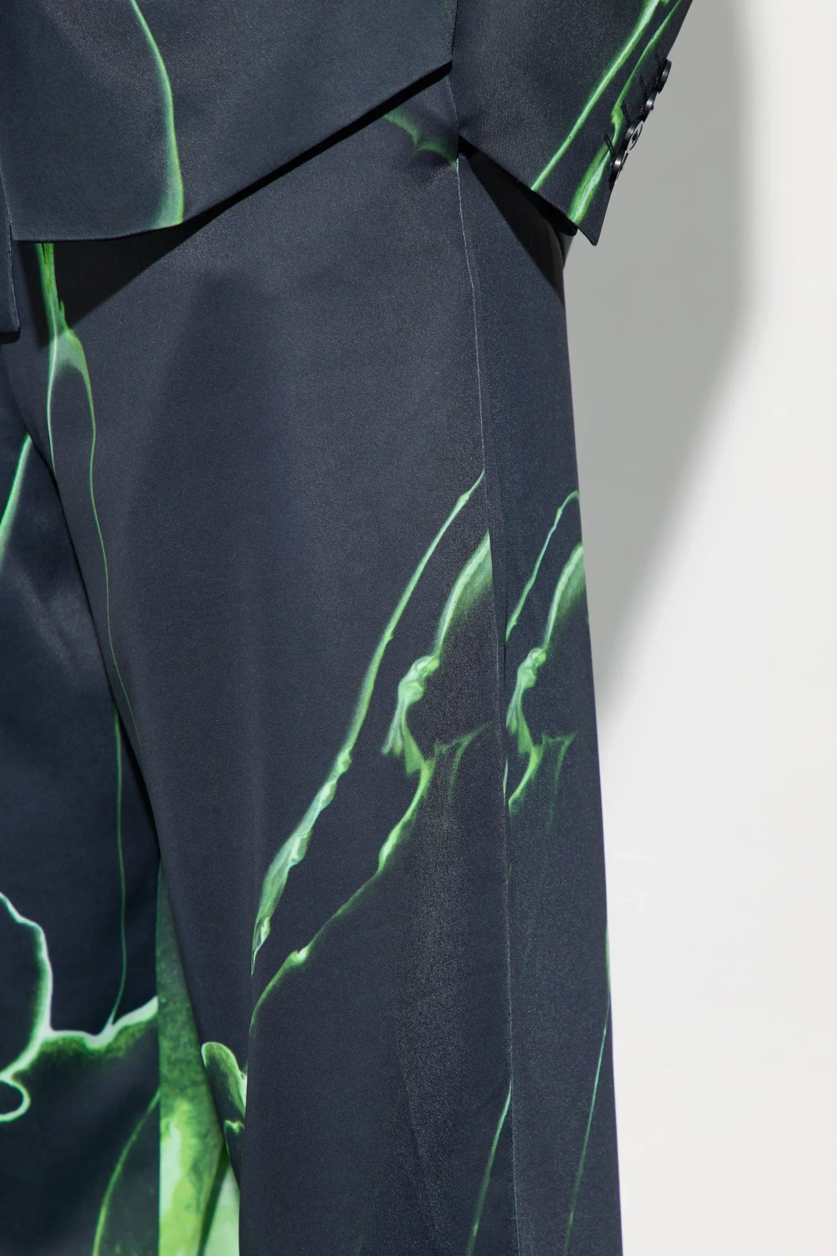 Relaxed Fit Marble Print Tailored Trouser | BoohooMAN UK