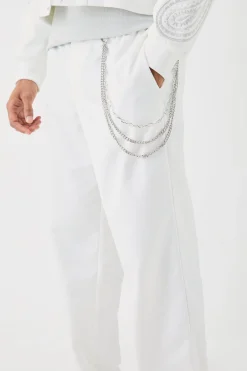 Relaxed Fit Tailored Trouser With Chain In White | BoohooMAN UK