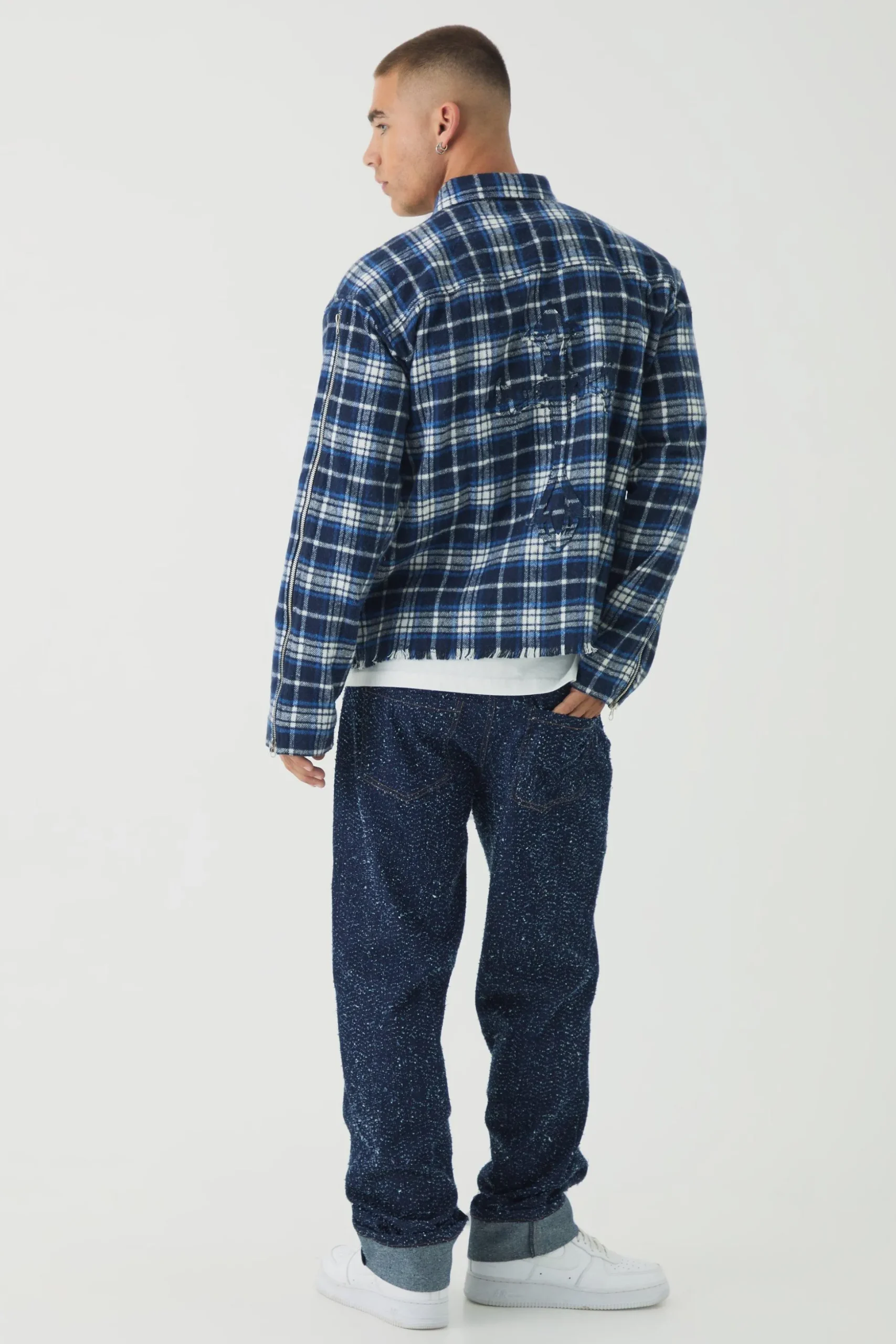 Relaxed Fit Textured Indigo Turn Up Hem Jeans | BoohooMAN UK