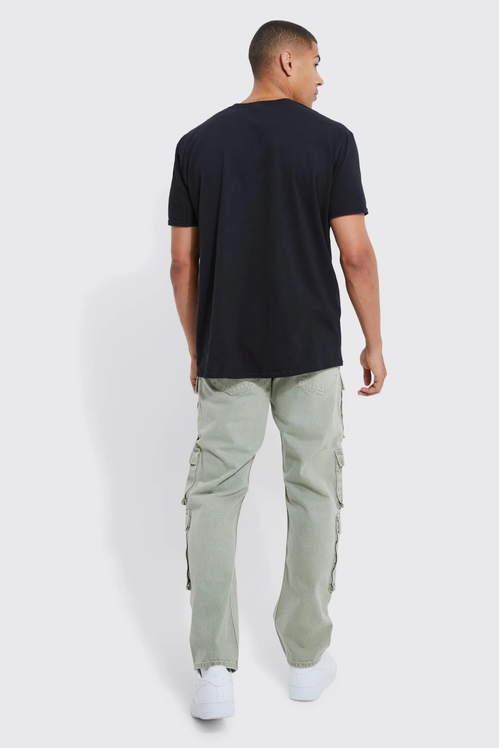 Relaxed Fit Washed Multi Pocket Cargo Jeans | BoohooMAN UK