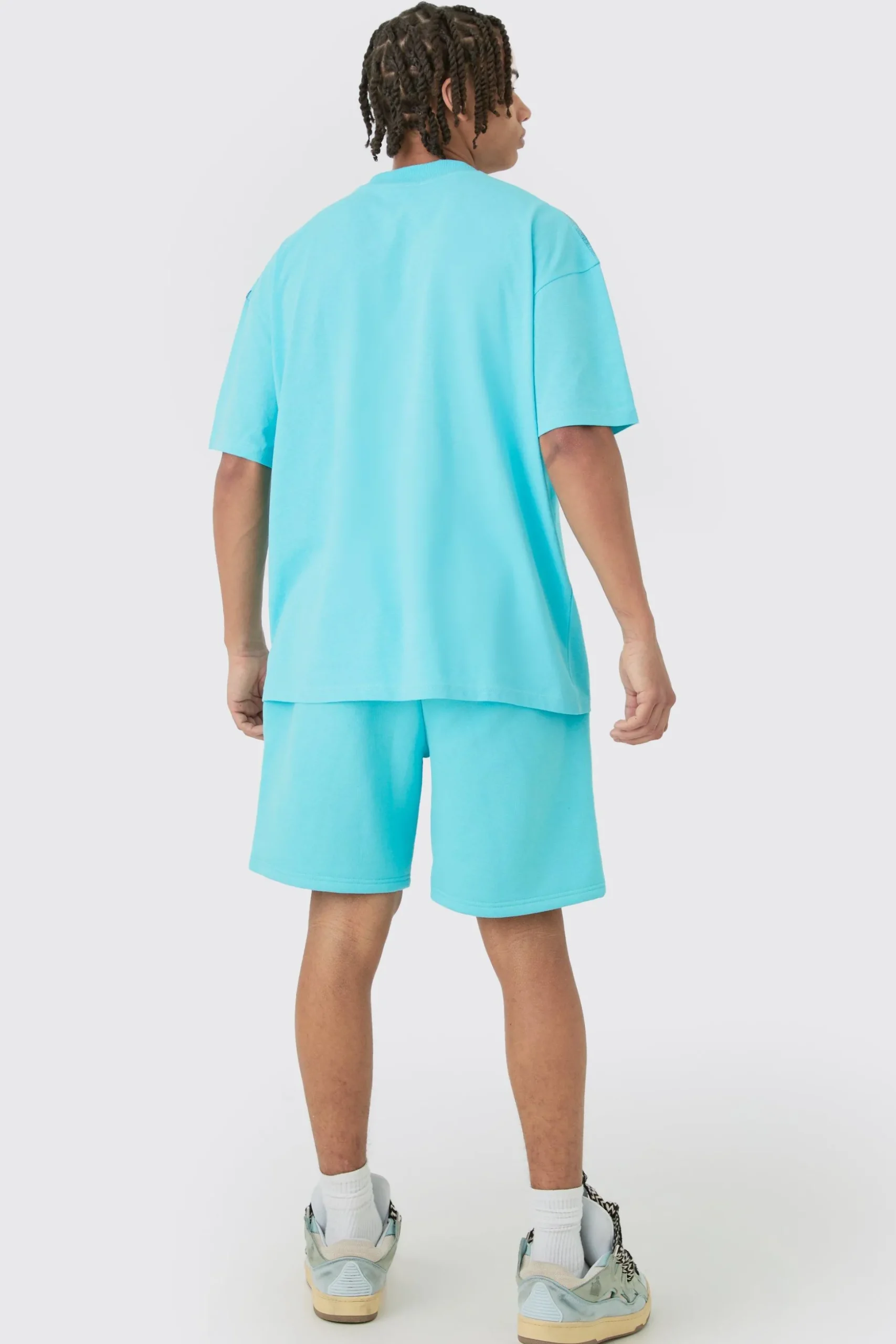 Relaxed Gothic Man Graffiti Spray Short | BoohooMAN UK
