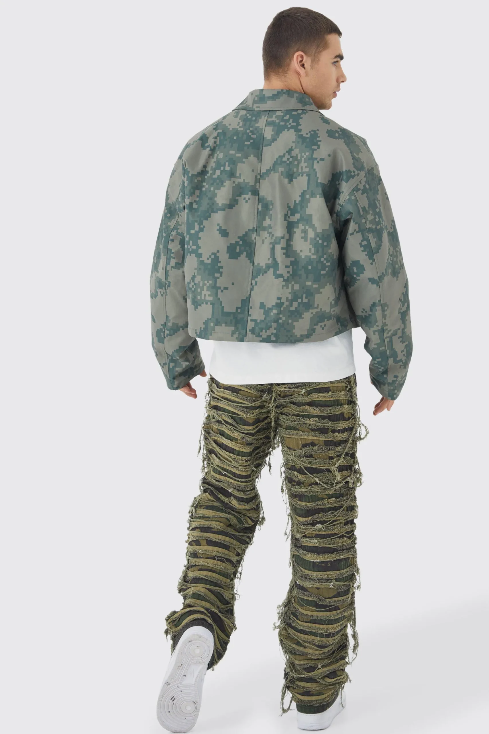 Relaxed Heavily Distressed Camo Trouser | BoohooMAN UK