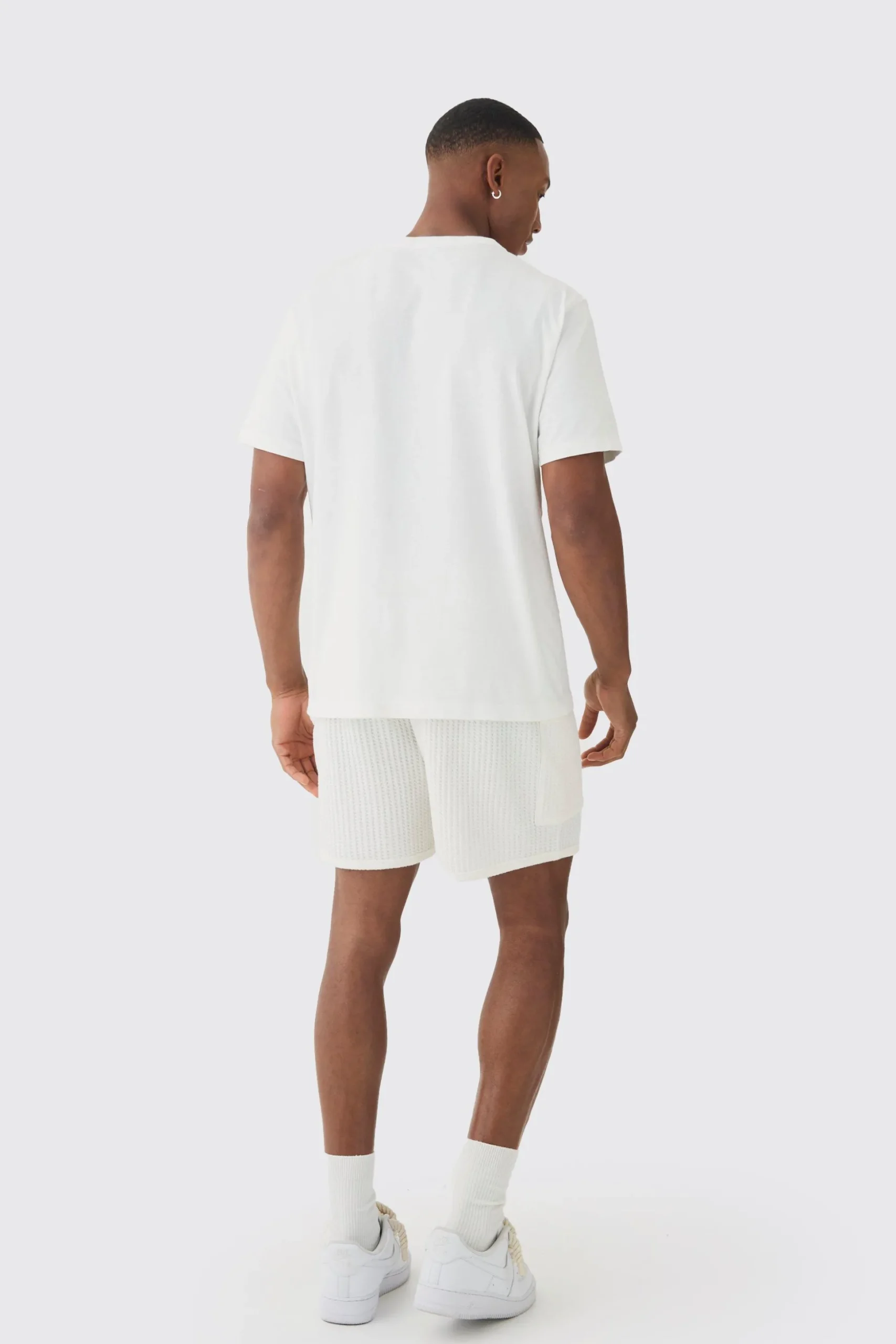 Relaxed Heavy Jumbo Waffle Patch Pocket Short | BoohooMAN UK
