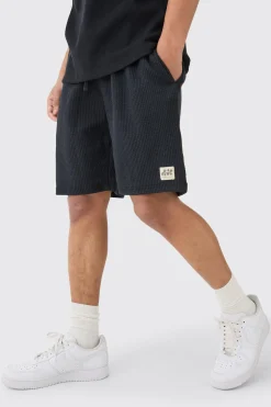 Relaxed Mid Length Textured Short With Woven Tab | BoohooMAN UK
