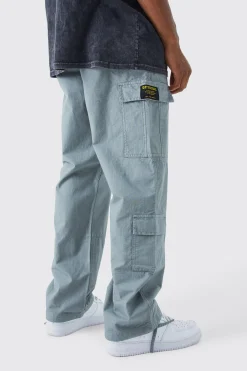 Relaxed Multi Cargo Ripstop Trouser With Woven Tab | BoohooMAN UK