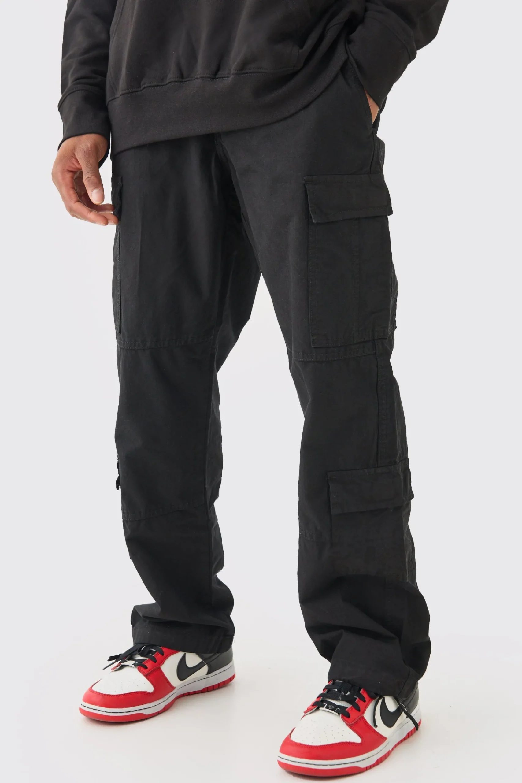 Relaxed Multi Cargo Ripstop Trouser With Woven Tab | BoohooMAN UK