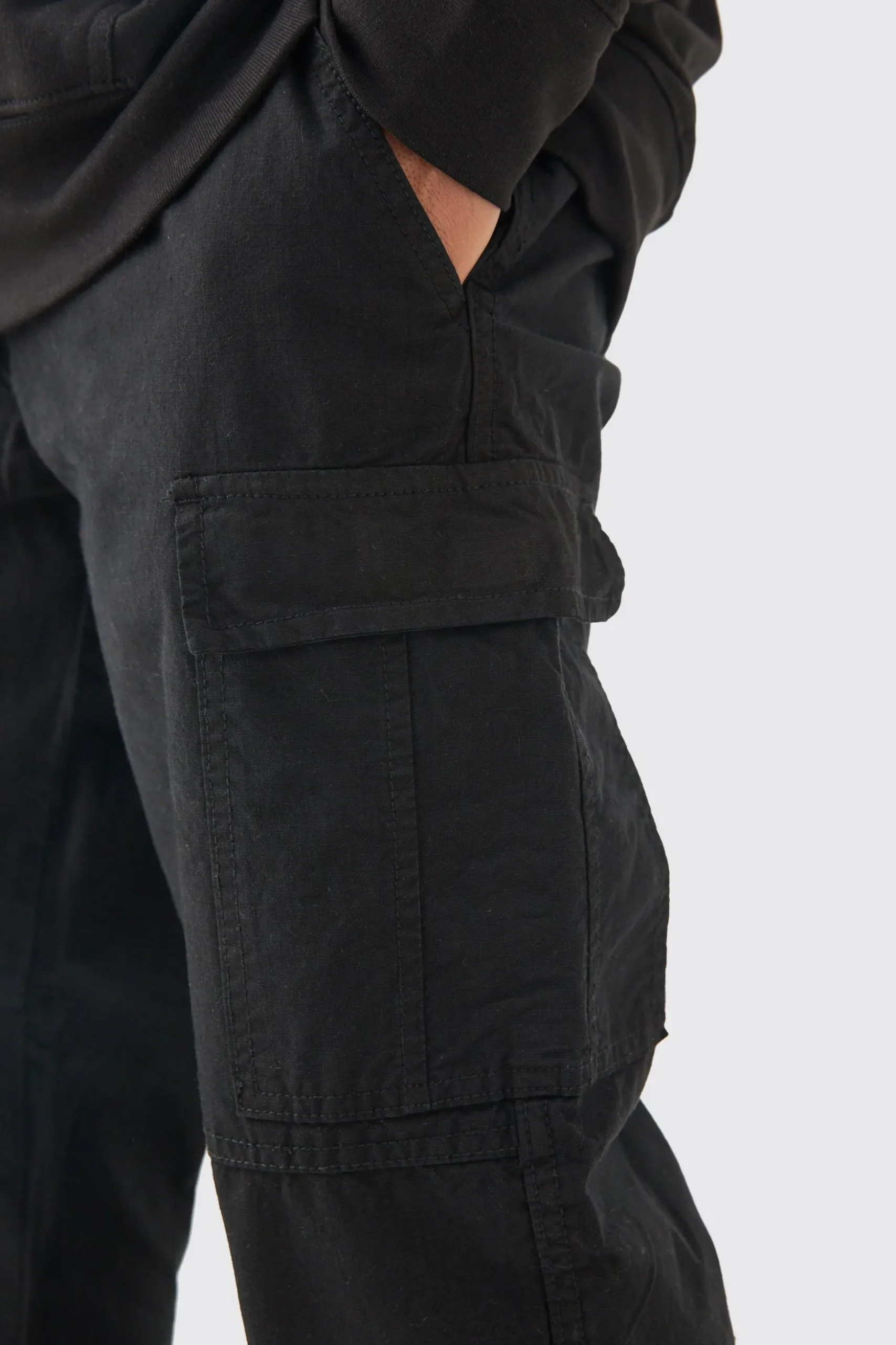 Relaxed Multi Cargo Ripstop Trouser With Woven Tab | BoohooMAN UK