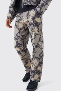 Relaxed Pixelated Camo Trouser | BoohooMAN UK