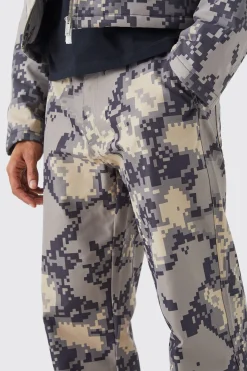 Relaxed Pixelated Camo Trouser | BoohooMAN UK